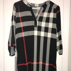 Long 3/4 sleeve tunic. Burberry look